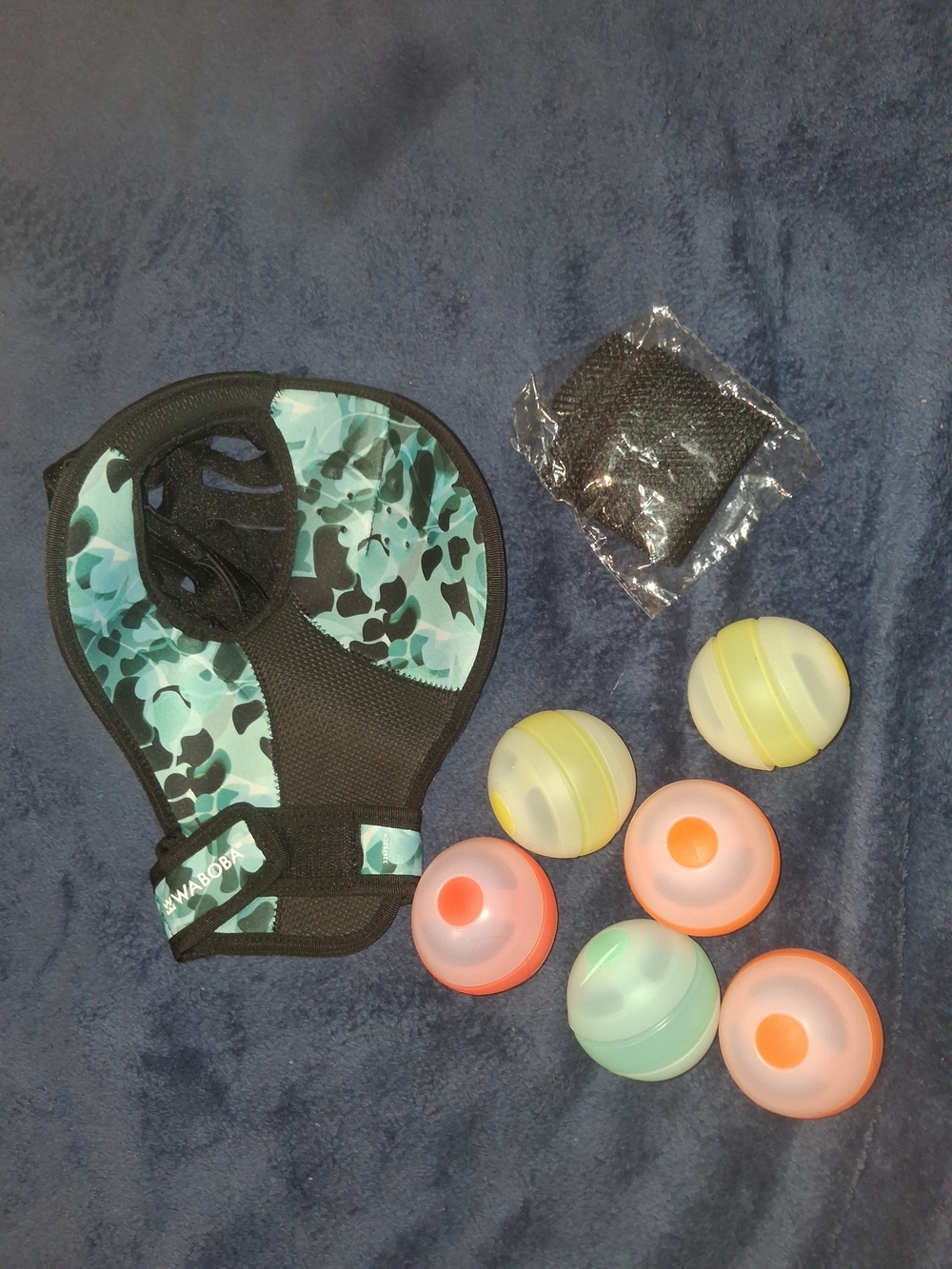 Kids Aqua Camo Catching Mitt & Neon Toss Balls Set - Blue/Green